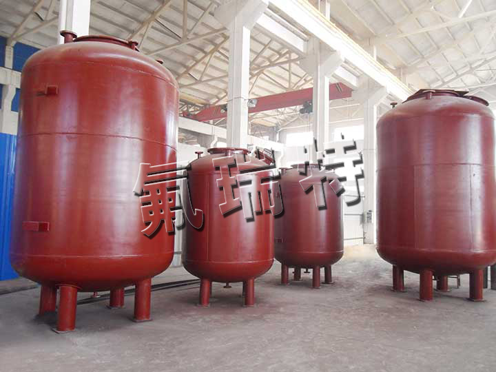 鋼襯塑儲罐、反應釜